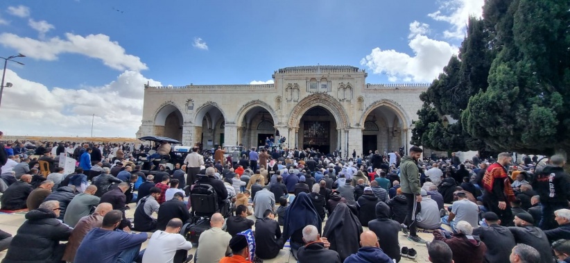 80 ألفا يؤدون صلاة الجمعة الأولى من رمضان في المسجد الأقصى