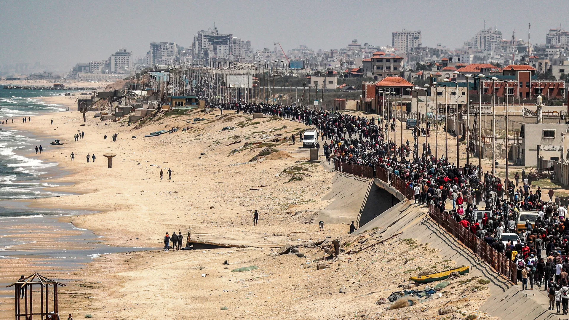 نحو ربع مليون فلسطيني غادروا رفح تحسبا لهجوم إسرائيلي وشيك