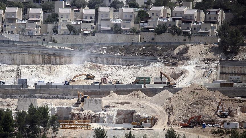 مستوطنون يشرعون بإقامة بؤرة استيطانية جديدة شرق رام الله