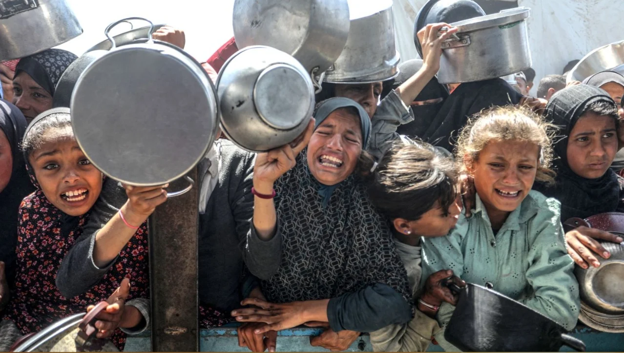 تقرير أميركي: ضباط إسرائيليون يعترفون سراً بأن غزة على شفا المجاعة