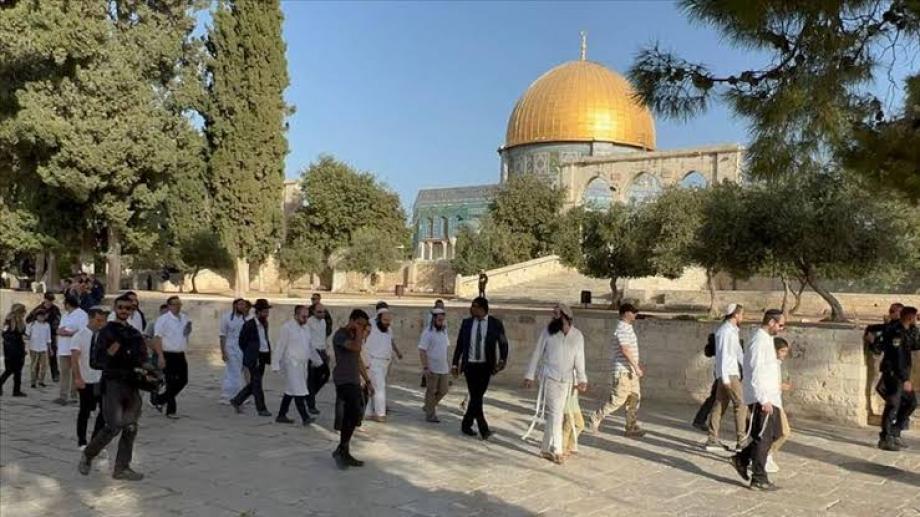 مستوطنون يقتحمون المسجد الأقصى ويؤدون طقوساً تلموديّة