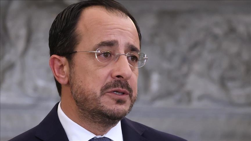 رئيس قبرص الرومية يصل إسرائيل في زيارة قصيرة وتأخر رحلته