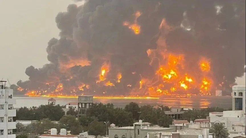 عدوان إسرائيلي يستهدف ميناء الحديدة غربي اليمن