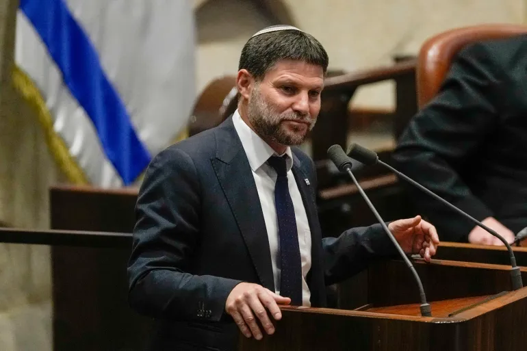 وزير المالية الإسرائيلي يلغي إعفاء يسمح بالتعاون مع البنوك الفلسطينية