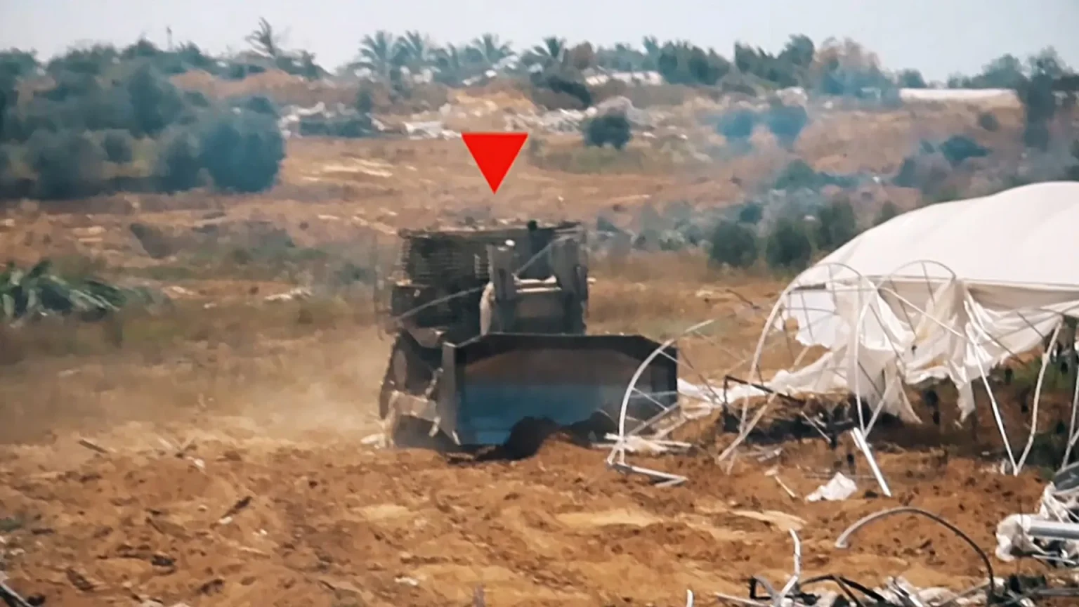 القسام تستهدف جرافة عسكرية للاحتلال جنوب غزة