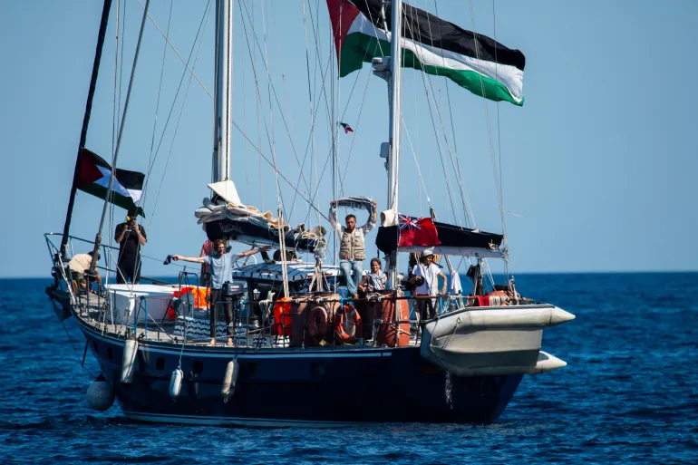 8 نشطاء من سفينة مادلين يرفضون التوقيع على إجراءات ترحيلهم