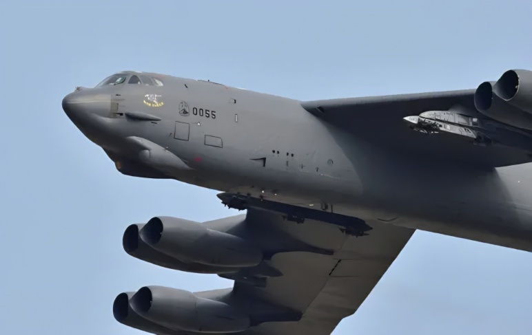 قاذفات B-2 الشبح تتحرك مع ترقب قرار ترامب بشأن إيران