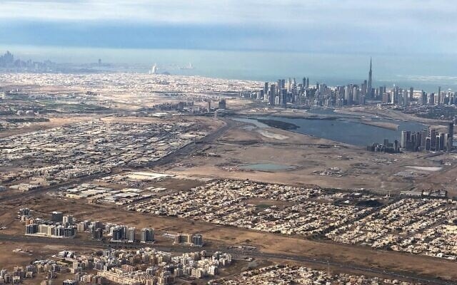 إسرائيل تكثف تحذيراتها من السفر إلى الإمارات وتخلي سفارتها وسط مخاوف من هجوم