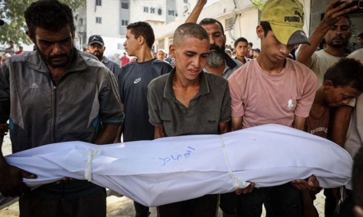 إسرائيل تقتل 35 فلسطينيا بينهم عائلة كاملة